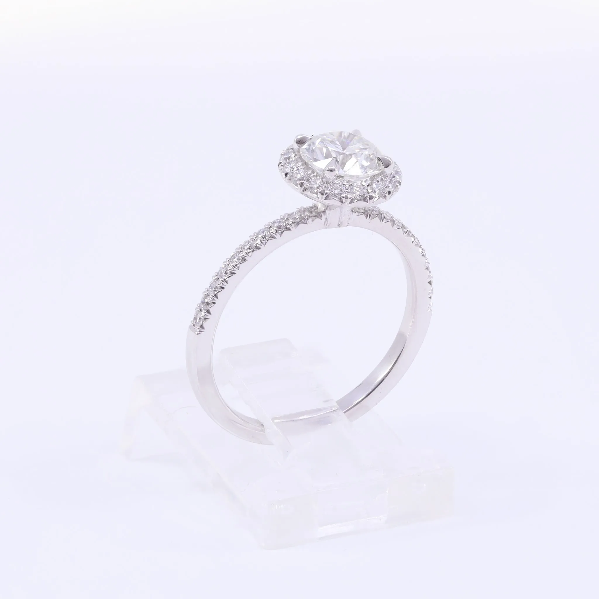 14K WHITE GOLD 1.00CT ROUND BRILLIANT DIAMOND ENGAGEMENT RING WITH DIAMOND HALO 0.30CTW