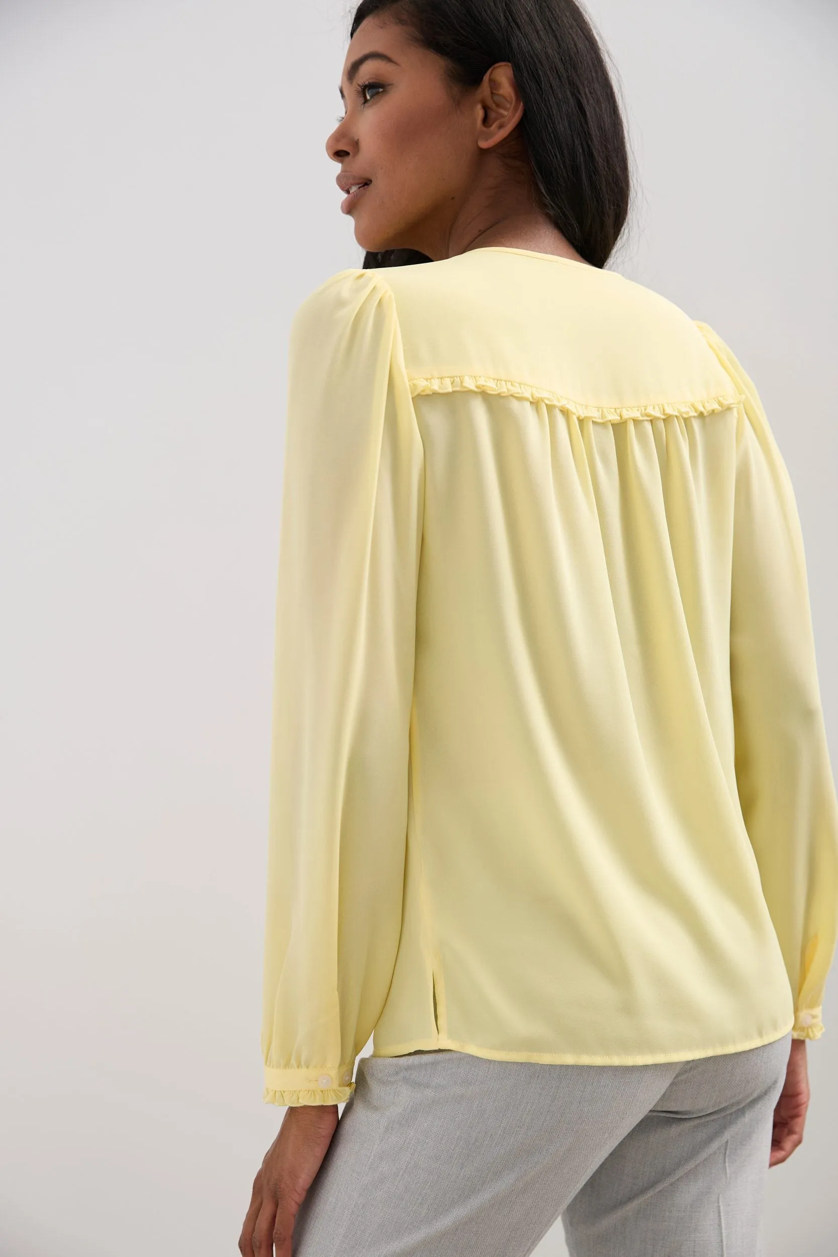 Blouse with frill and buttons in the front