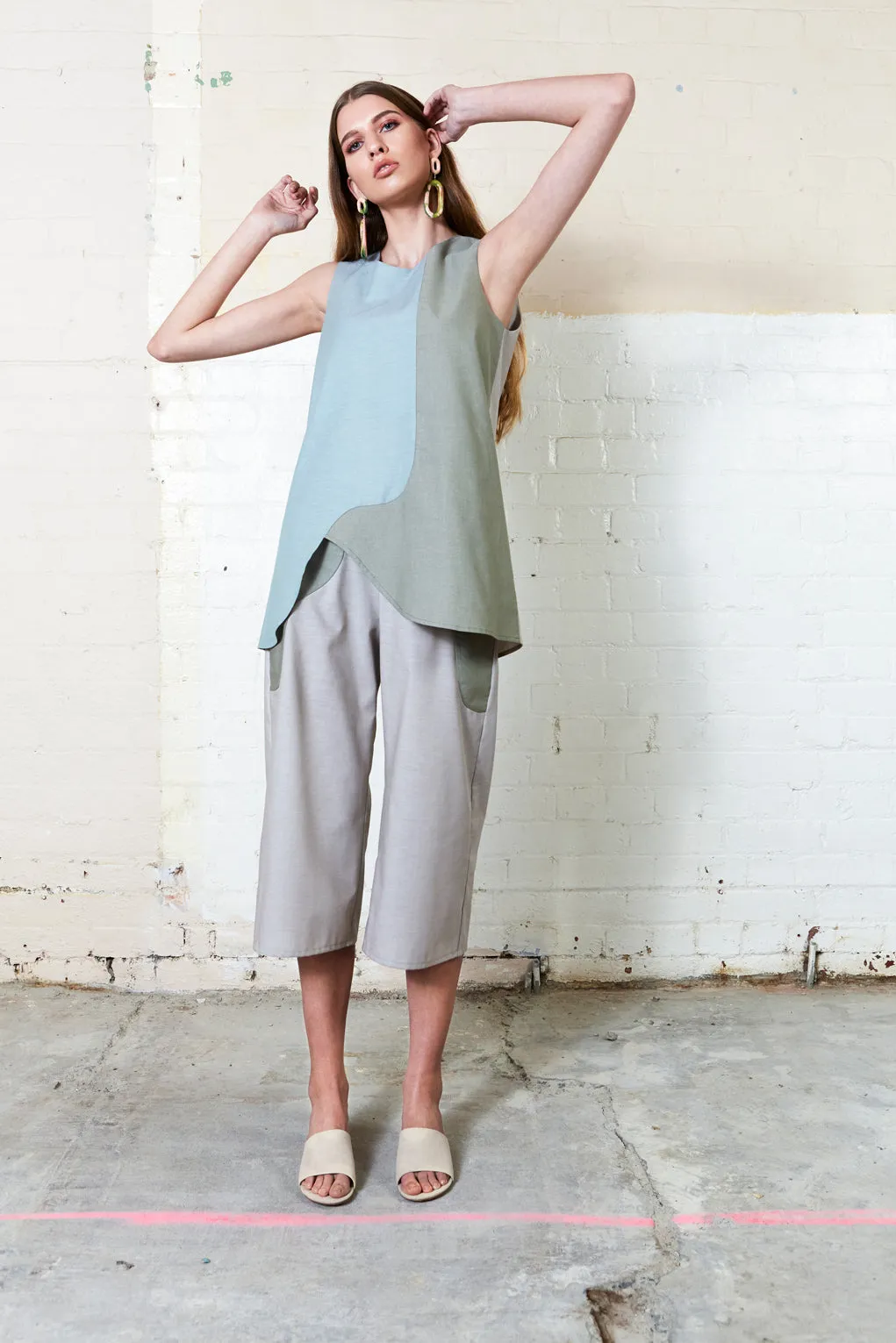 EUCALYPTUS TOP [ Green Cotton, Sleeveless, Wavy ]