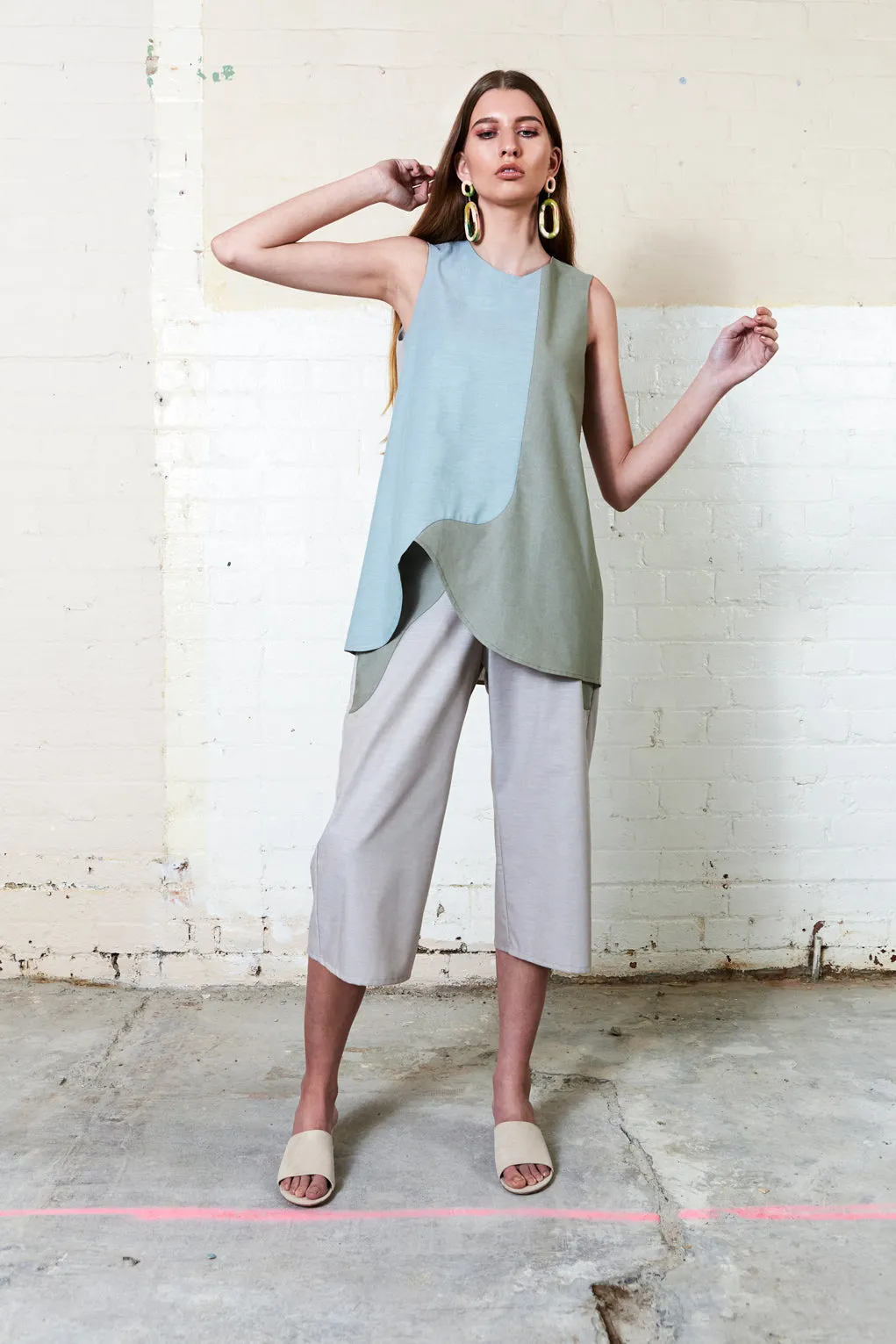 EUCALYPTUS TOP [ Green Cotton, Sleeveless, Wavy ]