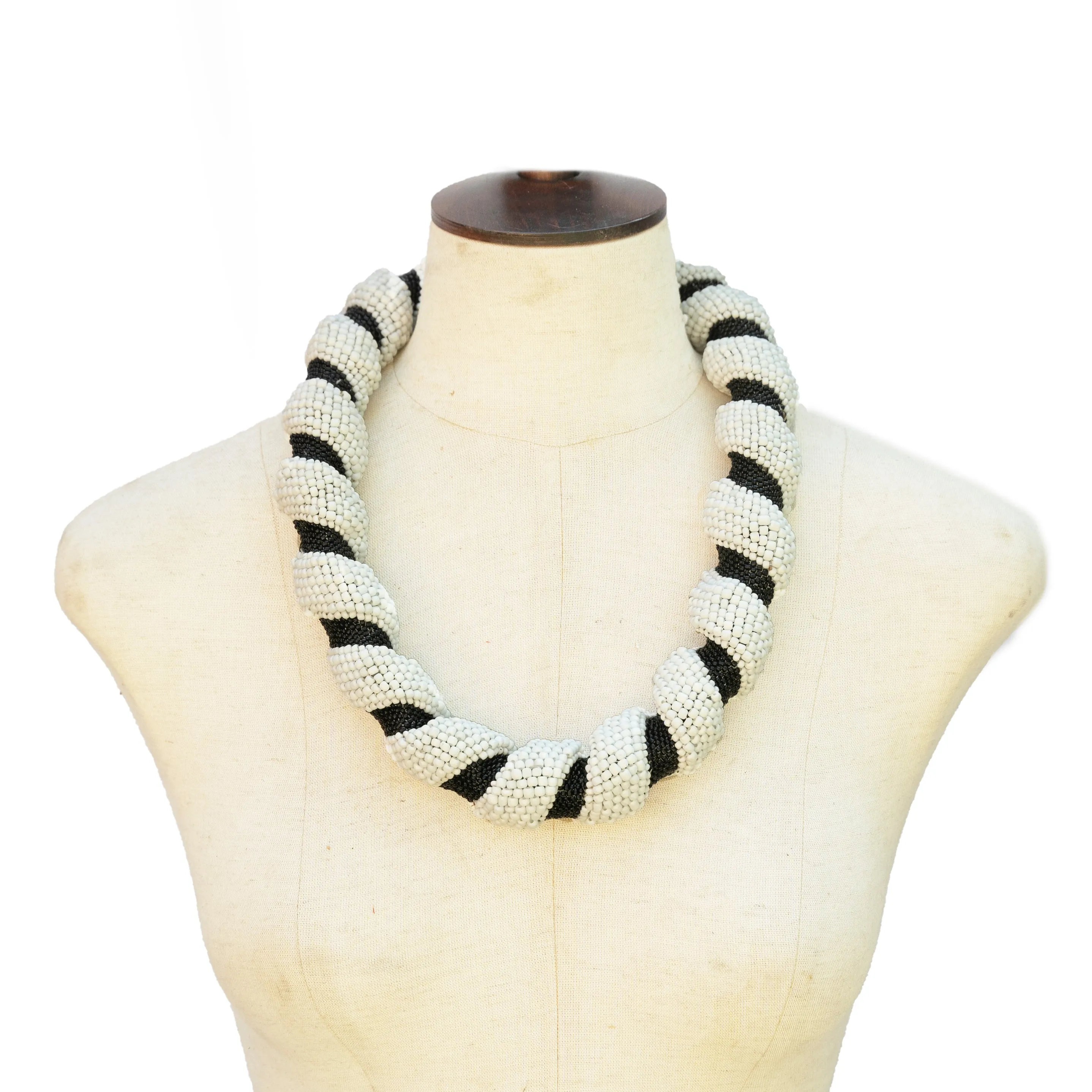 Oije Chunky Beaded Unisex Necklace - Black & White