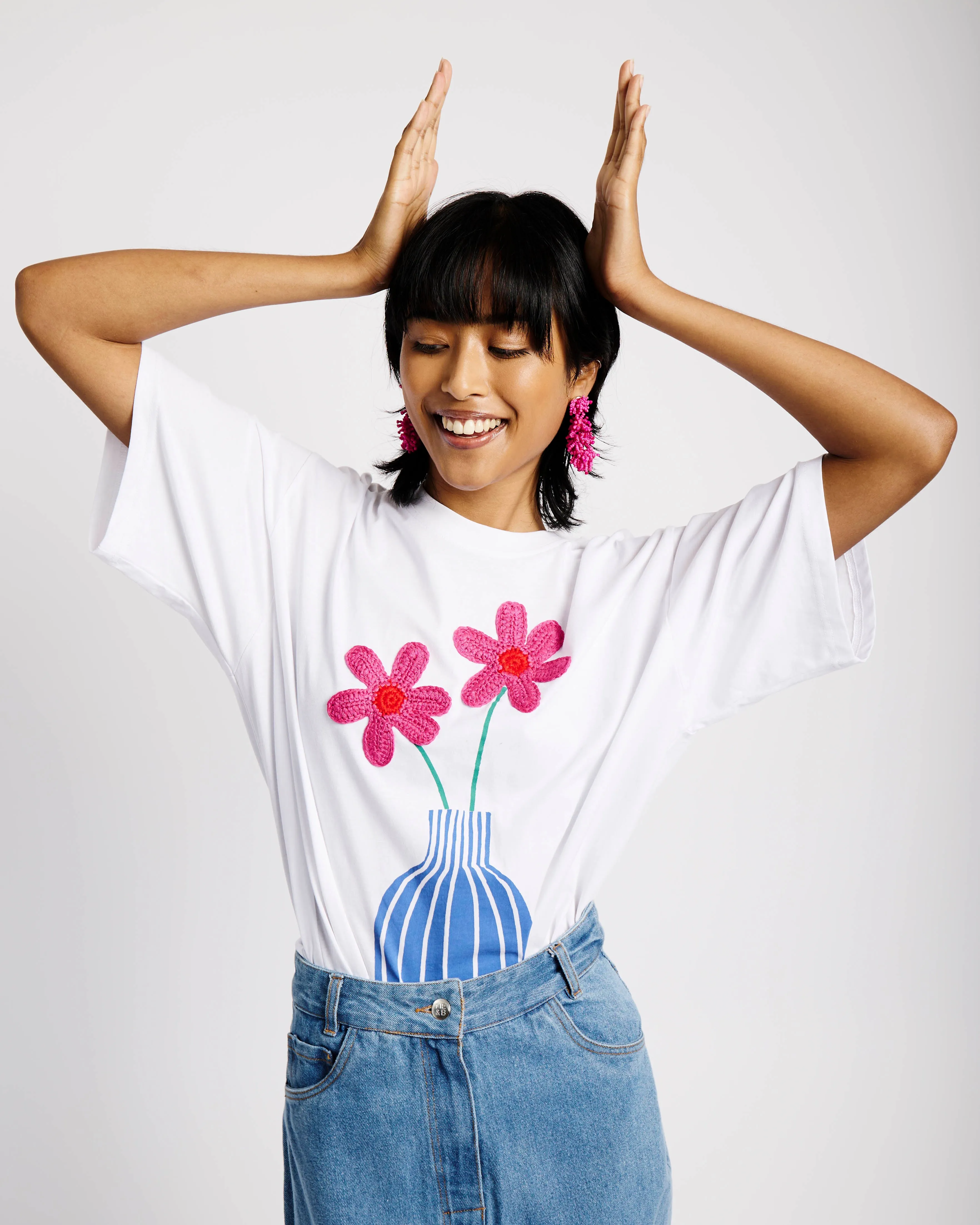 The Statement Tee with Vase